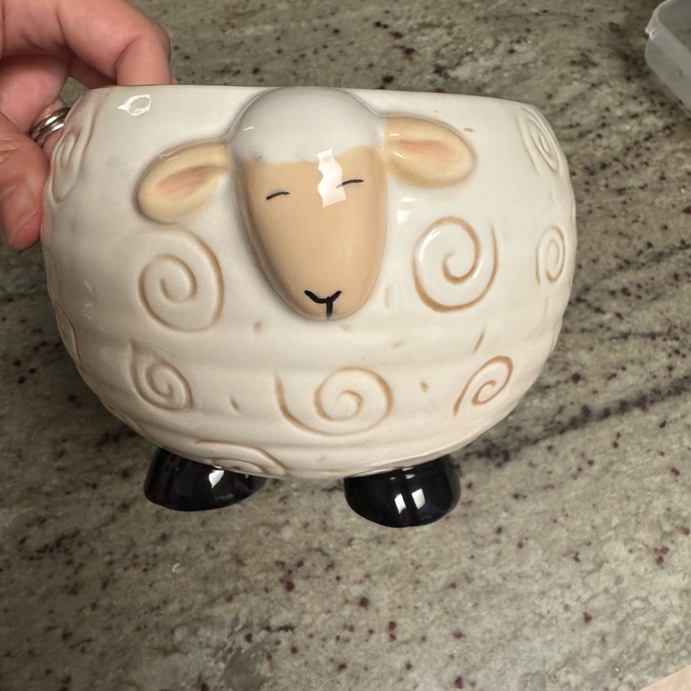 Ceramic Sheep Yarn holder in Cream and Black